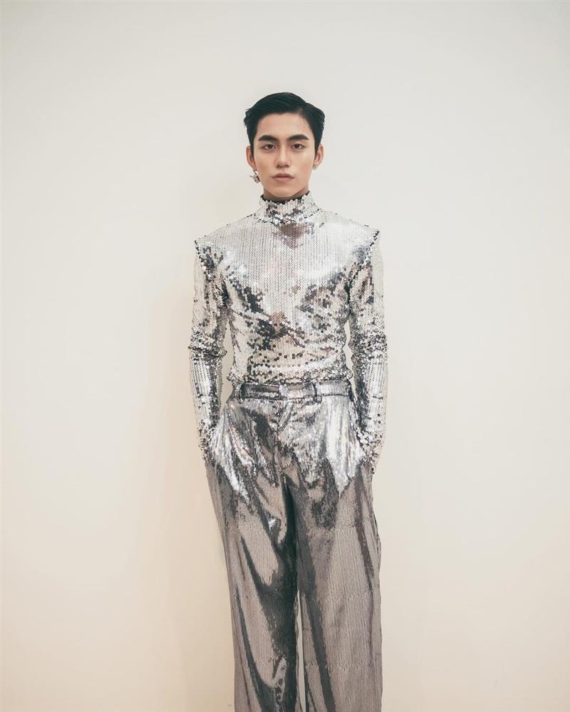 Hồ Ngọc Hà và dàn sao mặc gợi cảm, sành điệu ngày đầu năm-10