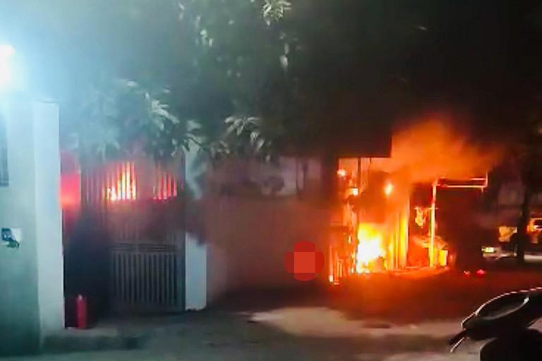 Cháy cửa hàng sửa chữa xe đạp điện ở Hà Nội-1