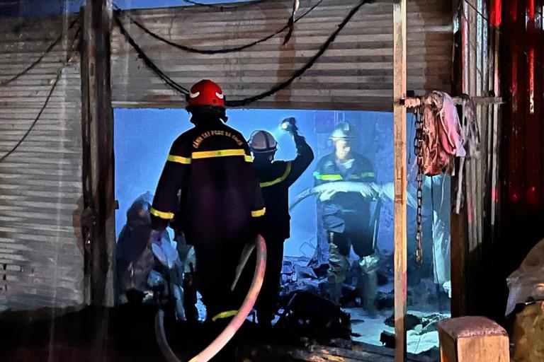 Cháy cửa hàng sửa chữa xe đạp điện ở Hà Nội-2