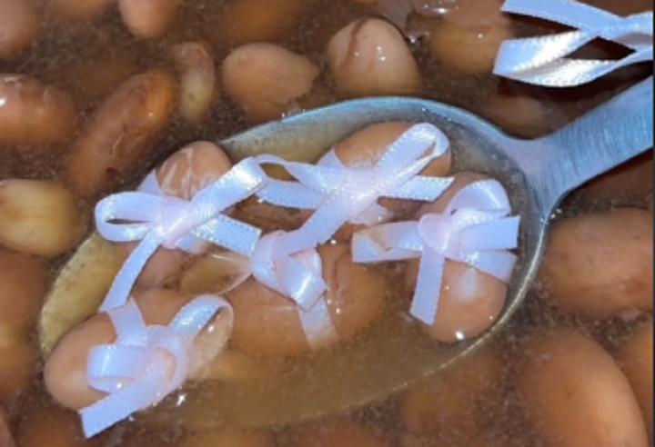 Dân mạng đua nhau theo trend buộc nơ vào đồ ăn-3