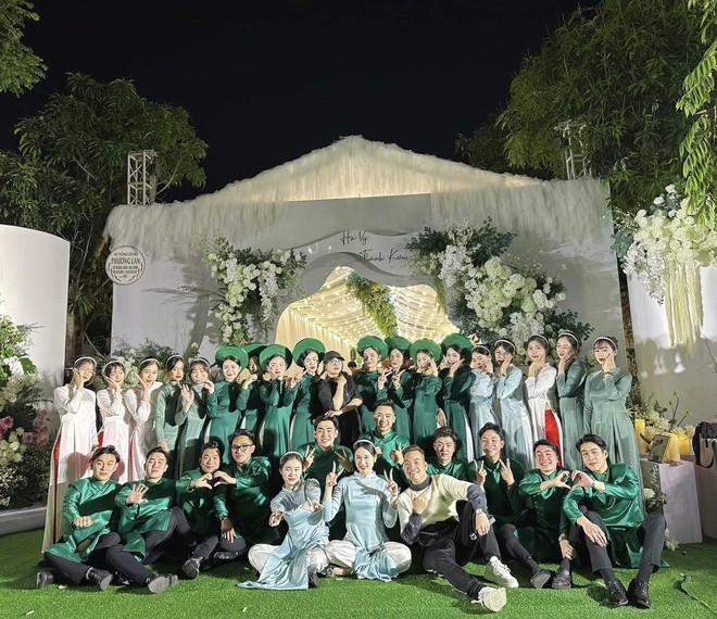 Mâm cỗ cưới 28 triệu của đại gia Quảng Ninh, rạp rộng 1000 mét vuông, cô dâu đeo vàng trĩu cổ-6