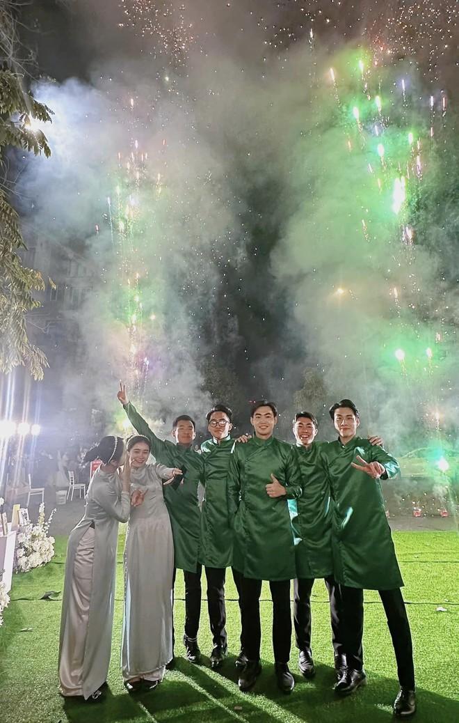 Mâm cỗ cưới 28 triệu của đại gia Quảng Ninh, rạp rộng 1000 mét vuông, cô dâu đeo vàng trĩu cổ-7