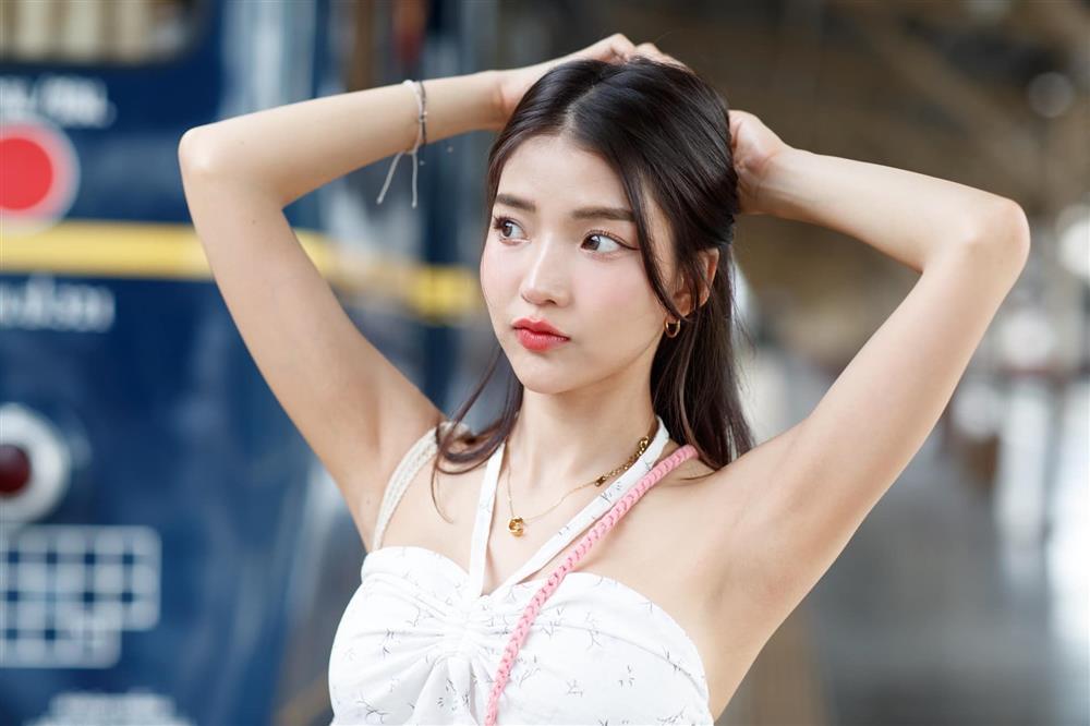 Bất ngờ trước nhan sắc 10 điểm không có nhưng của hot girl đồng phục xinh nhất Thái Lan đình đám một thời-1