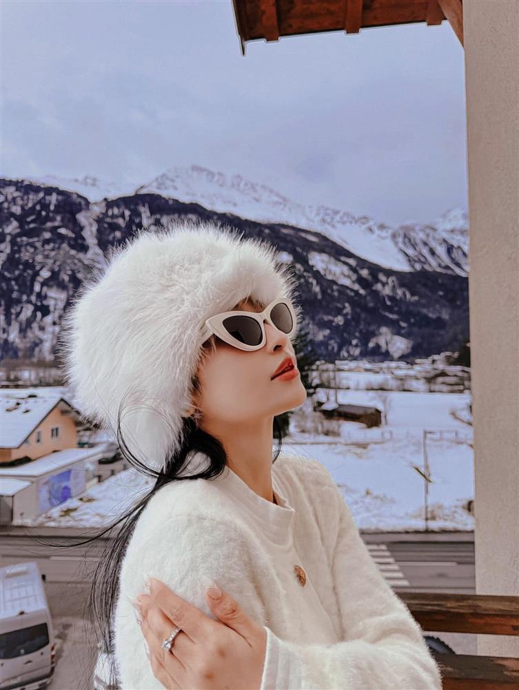 Ngỡ ngàng nhan sắc vợ Minh Nhựa qua cam thường, có gì đặc biệt khiến netizen cảm thán không ngớt?-13