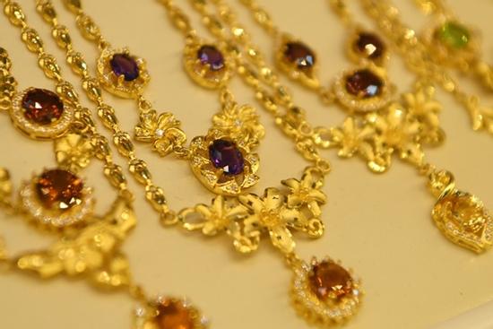 Giá vàng quay chóng mặt