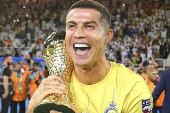 Đàn em ám chỉ Ronaldo ích kỷ, không xếp vào đội hình hay nhất thế giới