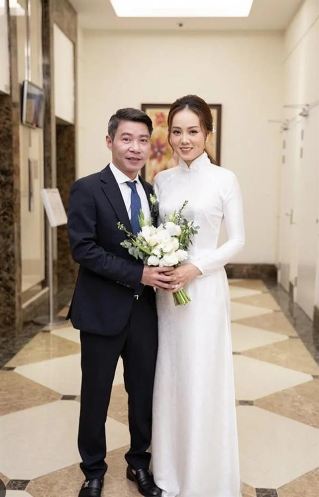 Vợ trẻ cảm động đến bật khóc khi NSND Công Lý tự tay làm món quà ý nghĩa nhân kỷ niệm 3 năm ngày cưới-3