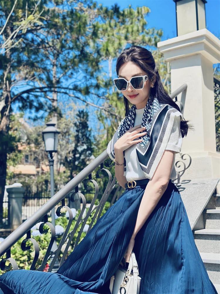 Mãn nhãn với phong cách của các nàng hậu xinh đẹp, nguồn cảm hứng tham khảo trang phục ngày Tết-6