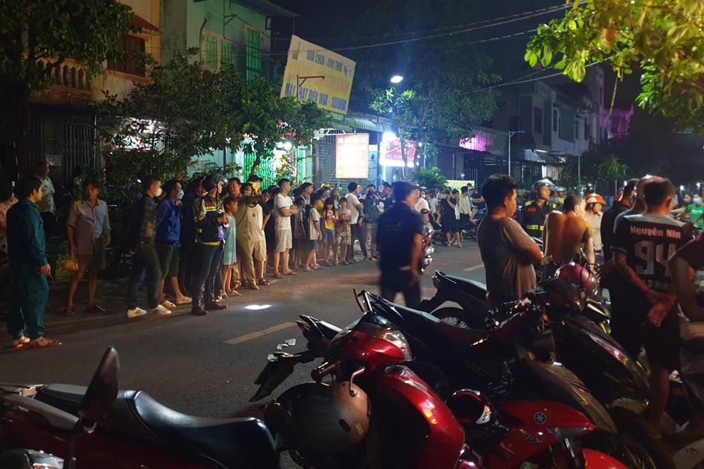 Cô gái phát hiện bạn trai chết trong tư thế treo cổ ở phòng trọ-1