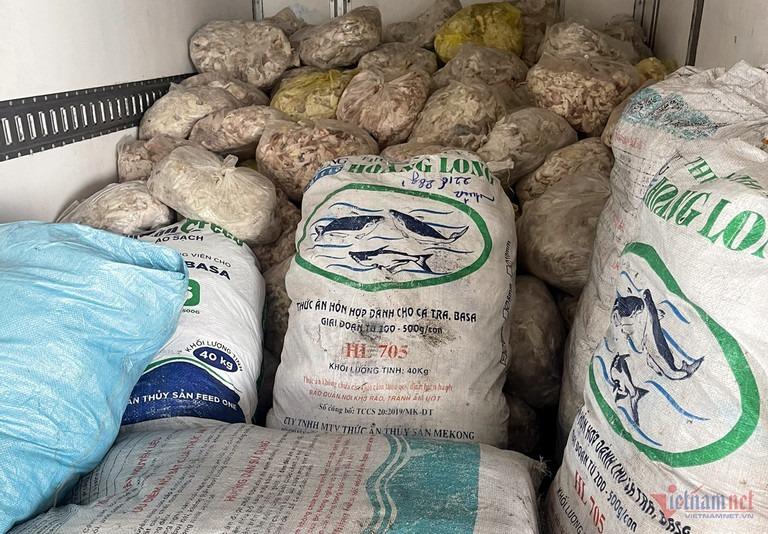 Chặn giữ xe tải chở hơn 1 tấn mỡ lợn bốc mùi-2