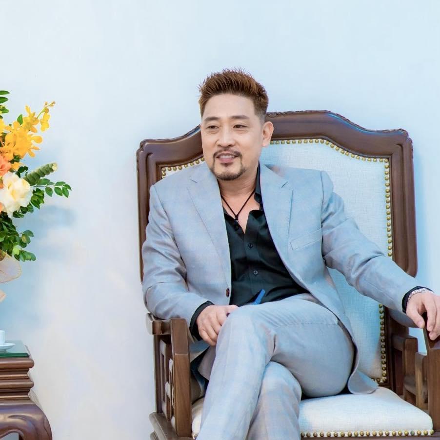 Vẻ bụi bặm từ trên phim ra đời thực của Hồ Phong - kiến trúc sư khó tính trong Chúng Ta Của 8 Năm Sau-3