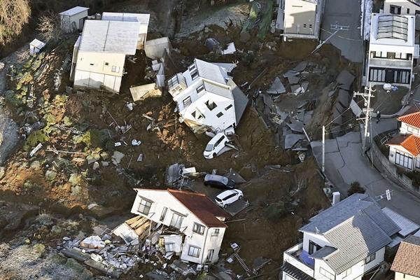 Khách Việt thấy xe khách như bay trên đường vì động đất ở Nhật Bản-3