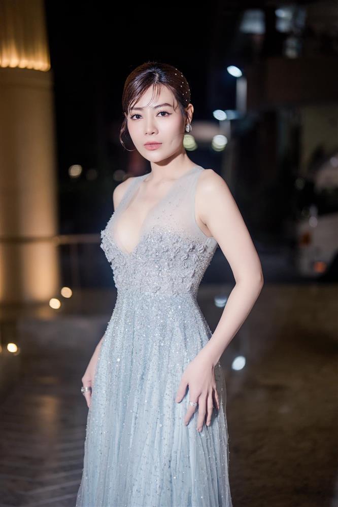 Thanh Hương xuất hiện khác lạ với kiểu tóc xoăn hippie sau khi trắng tay VTV Awards 2023-1