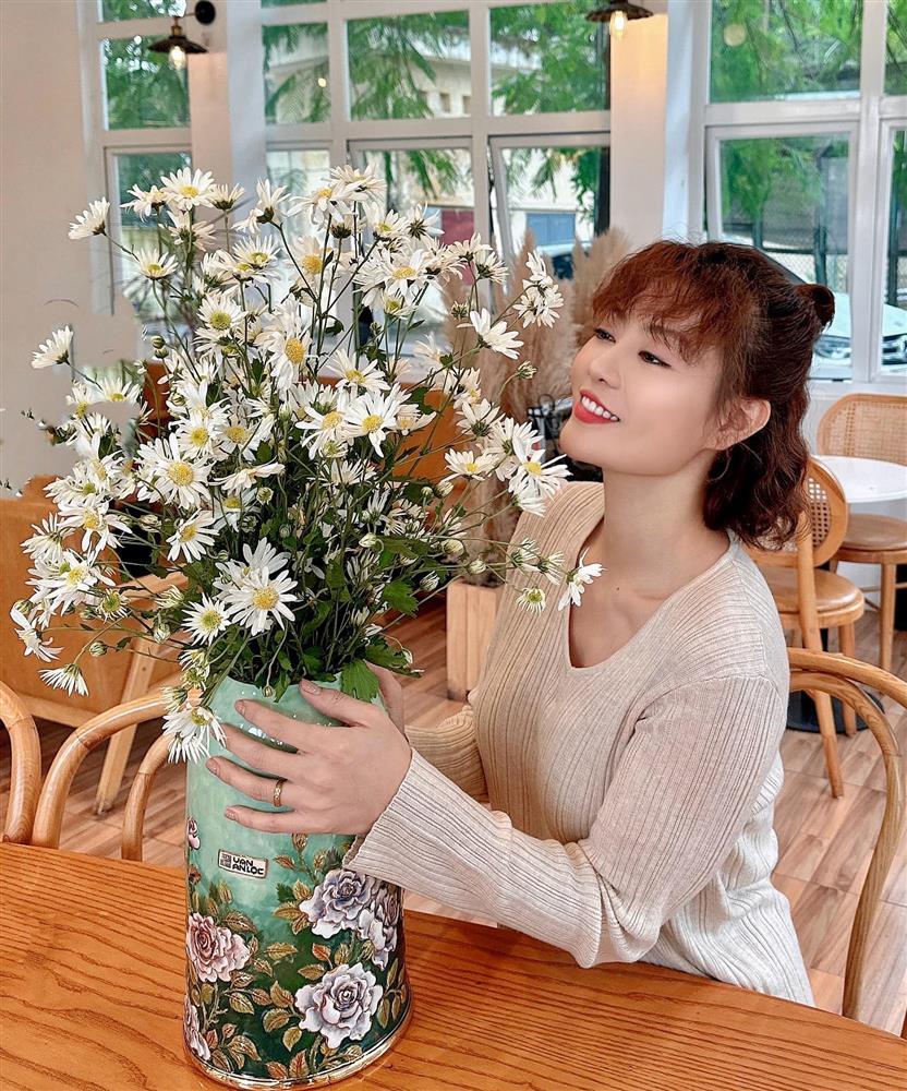 Thanh Hương xuất hiện khác lạ với kiểu tóc xoăn hippie sau khi trắng tay VTV Awards 2023-5