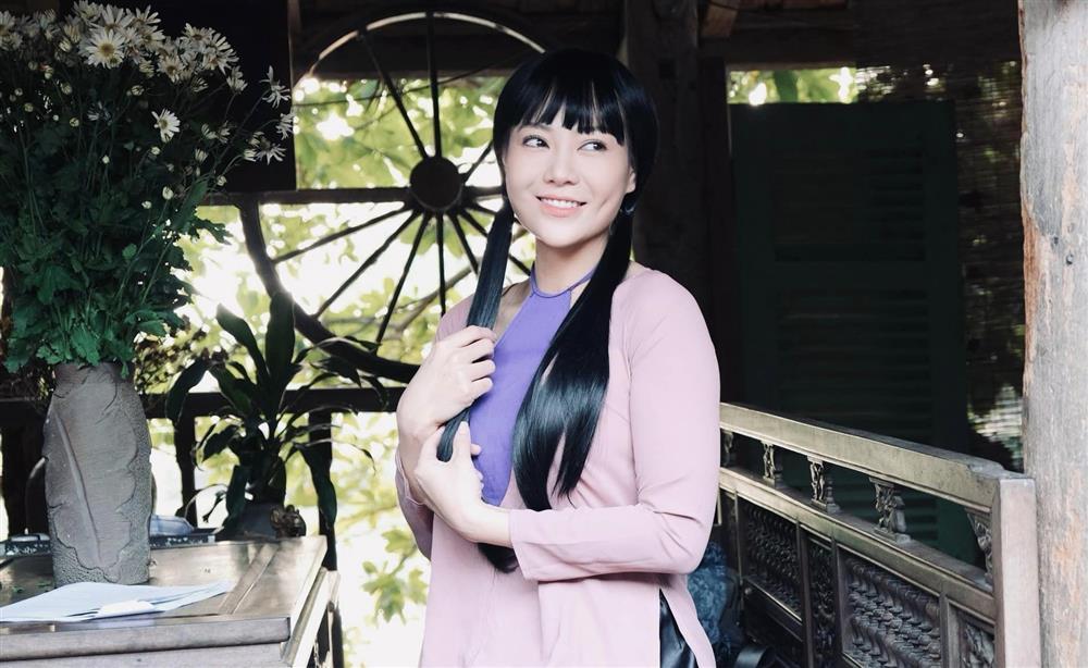 Thanh Hương xuất hiện khác lạ với kiểu tóc xoăn hippie sau khi trắng tay VTV Awards 2023-6