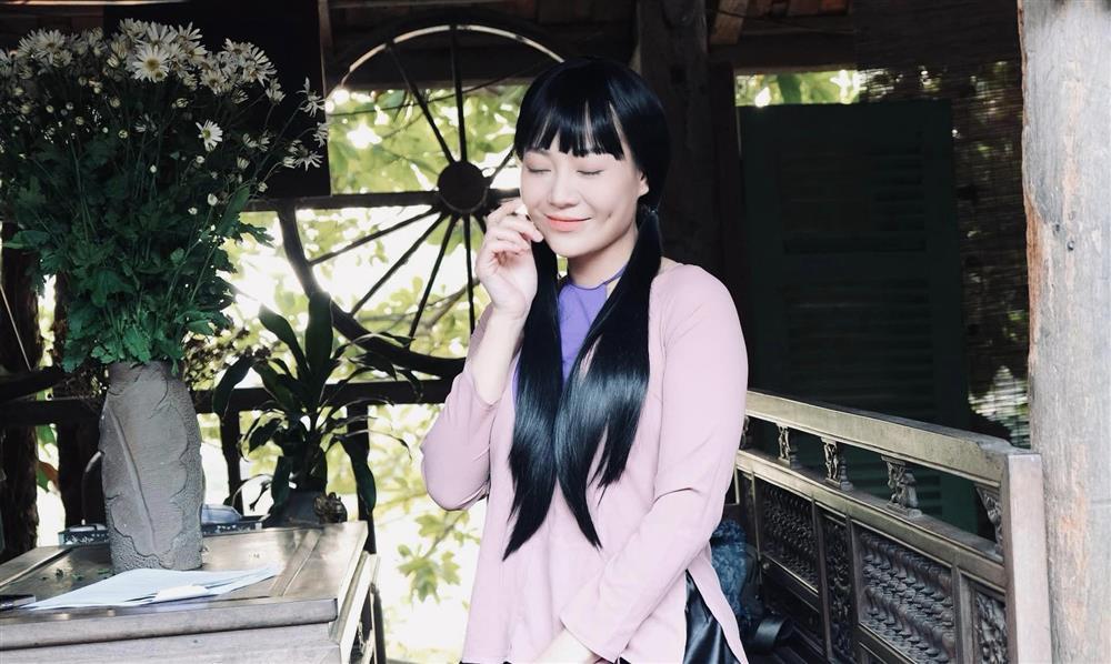 Thanh Hương xuất hiện khác lạ với kiểu tóc xoăn hippie sau khi trắng tay VTV Awards 2023-7