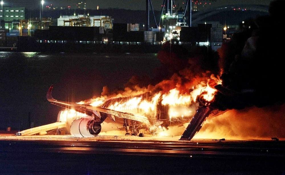 Phép màu 90 giây giúp 379 người trên máy bay Nhật thoát nạn trong gang tấc-1