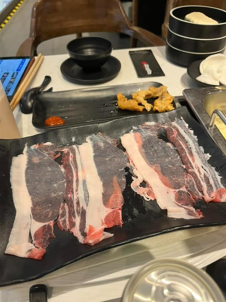 Tranh cãi đĩa thịt ở quán lẩu Hà Nội mỏng dính xuyên thấu-3
