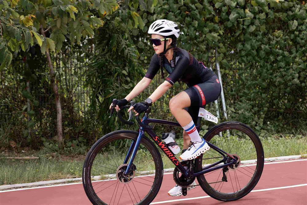 Hotgirl phố cổ nổi tiếng vì nét đẹp phồn thực, tuổi 34 mặc đồ tập vẫn gây xôn xao-2