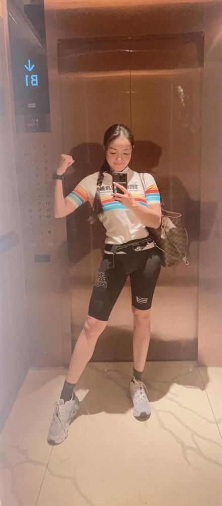 Hotgirl phố cổ nổi tiếng vì nét đẹp phồn thực, tuổi 34 mặc đồ tập vẫn gây xôn xao-3