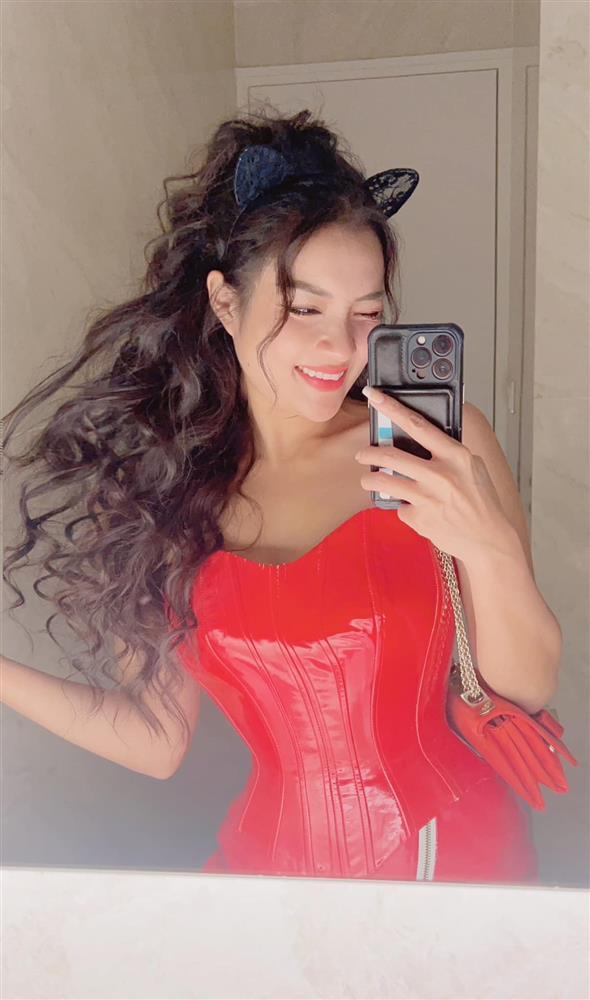 Hotgirl phố cổ nổi tiếng vì nét đẹp phồn thực, tuổi 34 mặc đồ tập vẫn gây xôn xao-7