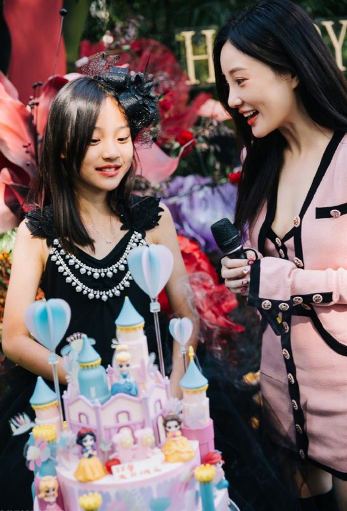 2 nhóc tỳ nổi tiếng Cbiz ngày càng trổ mã, mới 13 tuổi đã cao hơn 1m7-5