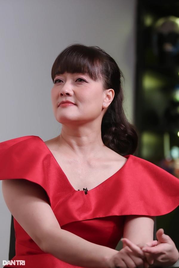 Vân Dung tuổi 48: Tự hào thương hiệu xấu mà duyên, ngoài đời trẻ trung-5