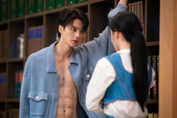 Song Kang: Đẹp không góc chết và thành tích khủng sau 7 năm vào nghề-6