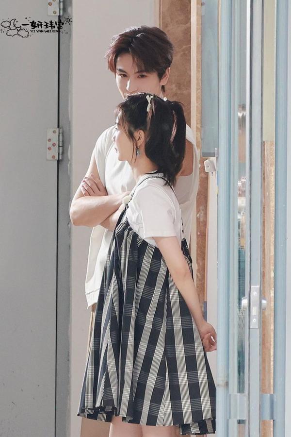 Bạch Lộc có hành động ngọt ngào này vào ngày trọng đại của Trương Lăng Hách khiến fan couple phấn khích-3