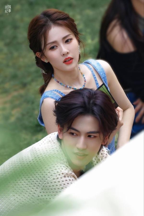 Bạch Lộc có hành động ngọt ngào này vào ngày trọng đại của Trương Lăng Hách khiến fan couple phấn khích-6