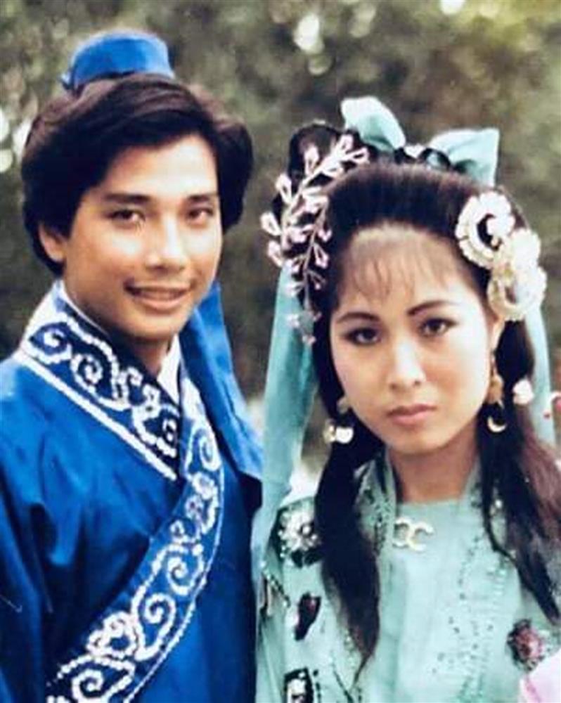 Hồng Vân e ấp bên Lê Tuấn Anh nhân ngày kỷ niệm hơn 3 thập kỷ bên nhau, cách xưng hô gây chú ý-3