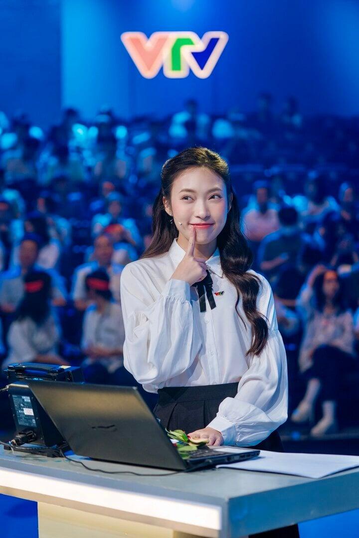 Ngoại hình khác lạ của hot girl nói 7 thứ tiếng Khánh Vy-2