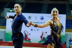 Anh em song sinh 17 tuổi cùng thành kiện tướng dancesport