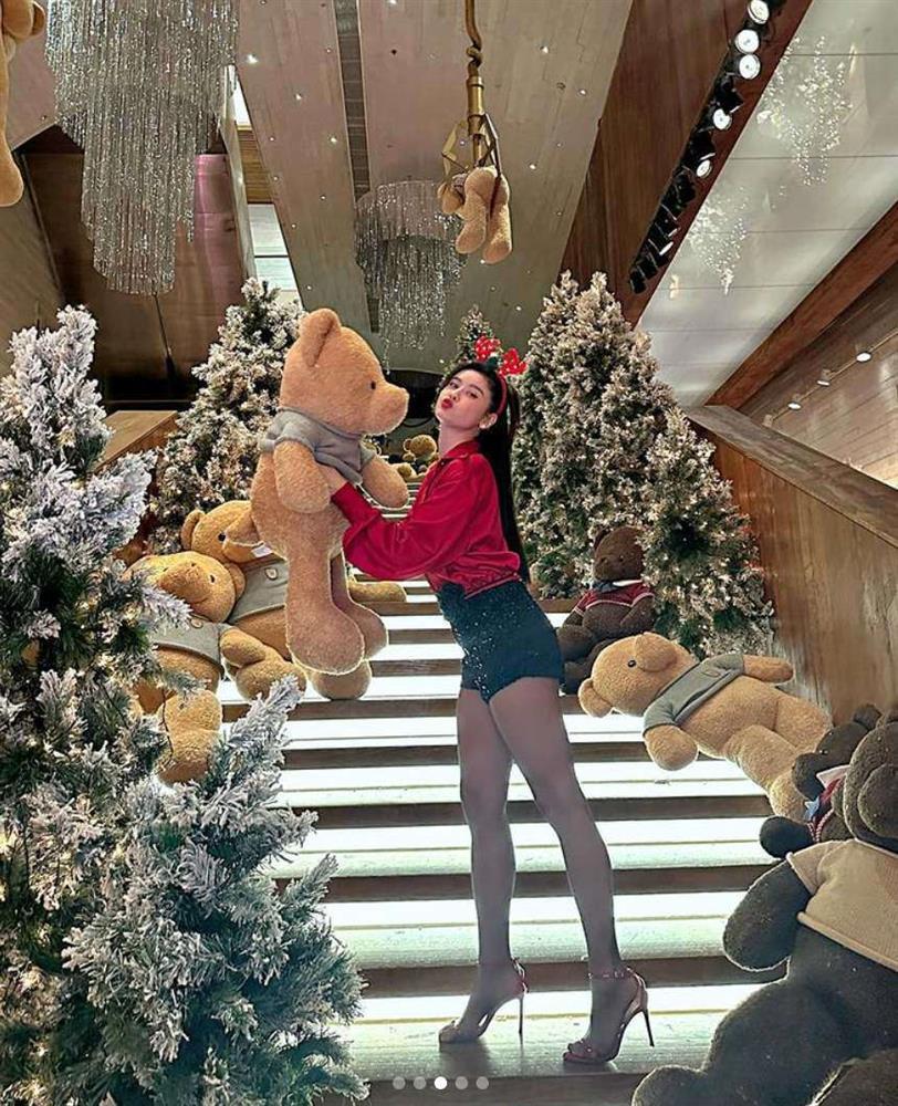 Trương Quỳnh Anh mê váy ngắn khoe chân thon, có lần vất vả che chắn khi lên thảm đỏ-2