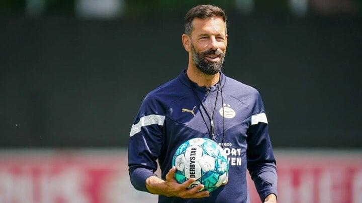 Cựu sao Man Utd tập tành làm HLV: Người thất bại, kẻ dính bê bối-11