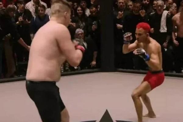 Võ sĩ hạng nặng Anthony Joshua đọ sức với sư tử-4