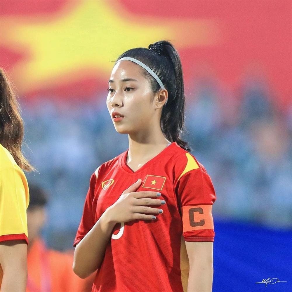 5 cầu thủ xinh như hot girl, thu hút trên sân cỏ lẫn đời thường-9