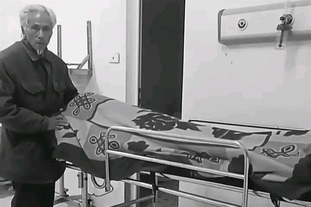 Mổ tử thi tìm nguyên nhân bé gái 13 tuổi tử vong ở trung tâm y tế-1