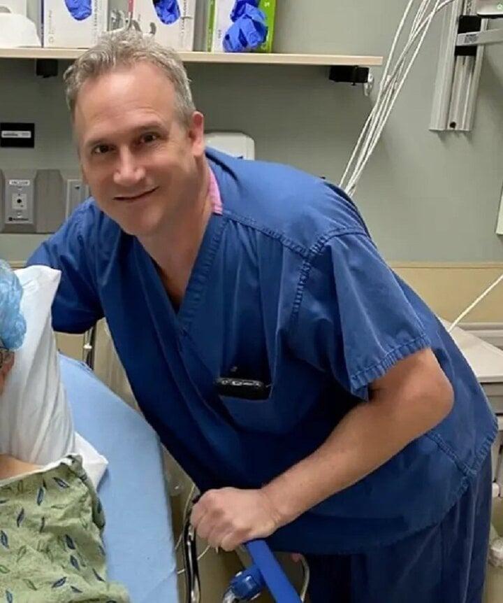 Bác sỹ say rượu khi phẫu thuật thẩm mỹ, bệnh nhân mang sẹo suốt đời-1