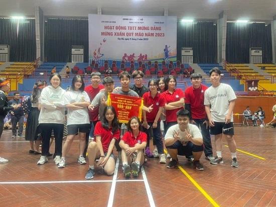 Không hổ danh con gái Hoa khôi bóng chuyền, Huệ Anh 16 tuổi sở hữu nhan sắc và chiều cao nổi bật, bắp tay rắn chắc đến bất ngờ-10