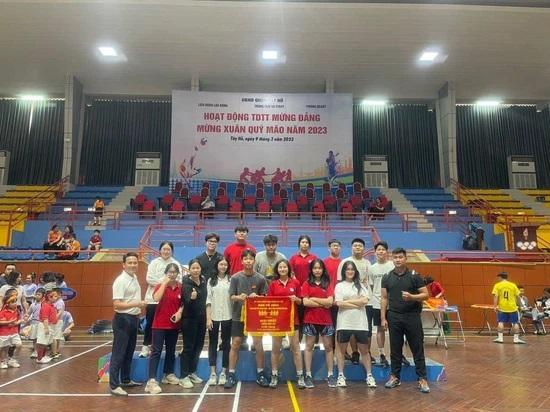 Không hổ danh con gái Hoa khôi bóng chuyền, Huệ Anh 16 tuổi sở hữu nhan sắc và chiều cao nổi bật, bắp tay rắn chắc đến bất ngờ-11