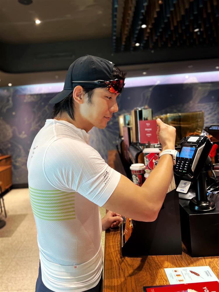 Rũ bỏ vẻ soái ca, hé lộ hình ảnh hiếm gặp của Nhan Phúc Vinh - nam diễn viên ấn tượng 2023-3