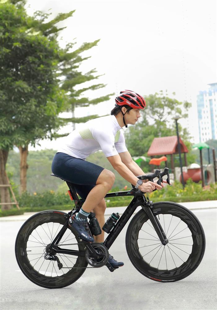 Rũ bỏ vẻ soái ca, hé lộ hình ảnh hiếm gặp của Nhan Phúc Vinh - nam diễn viên ấn tượng 2023-4