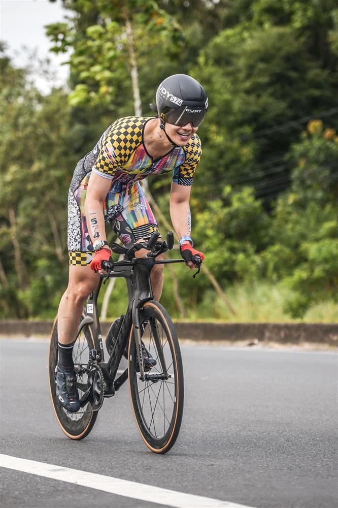 Rũ bỏ vẻ soái ca, hé lộ hình ảnh hiếm gặp của Nhan Phúc Vinh - nam diễn viên ấn tượng 2023-5