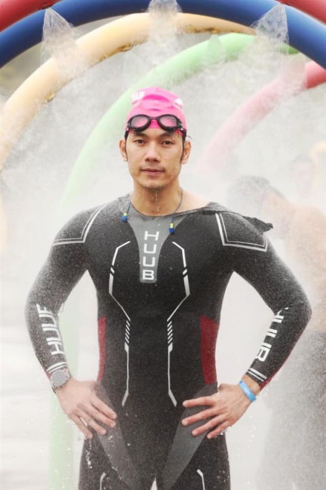 Rũ bỏ vẻ soái ca, hé lộ hình ảnh hiếm gặp của Nhan Phúc Vinh - nam diễn viên ấn tượng 2023-10