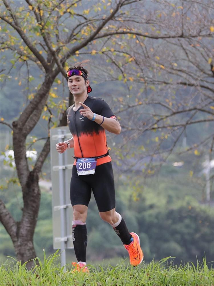 Rũ bỏ vẻ soái ca, hé lộ hình ảnh hiếm gặp của Nhan Phúc Vinh - nam diễn viên ấn tượng 2023-7