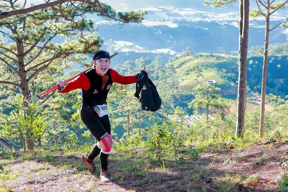 Rũ bỏ vẻ soái ca, hé lộ hình ảnh hiếm gặp của Nhan Phúc Vinh - nam diễn viên ấn tượng 2023-8