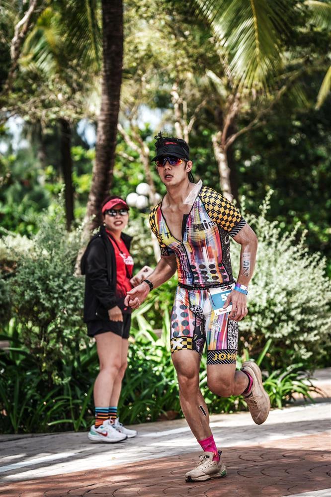 Rũ bỏ vẻ soái ca, hé lộ hình ảnh hiếm gặp của Nhan Phúc Vinh - nam diễn viên ấn tượng 2023-9