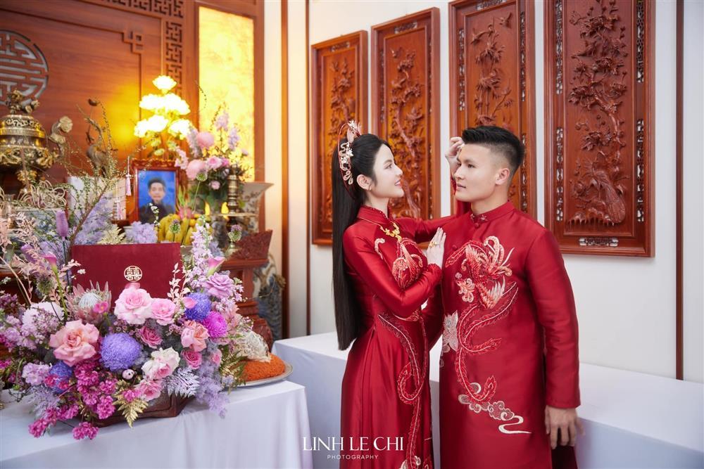 Mẹ vợ làm điều đặc biệt với Quang Hải ở lễ ăn hỏi, phản ứng của Chu Thanh Huyền mới bất ngờ-5