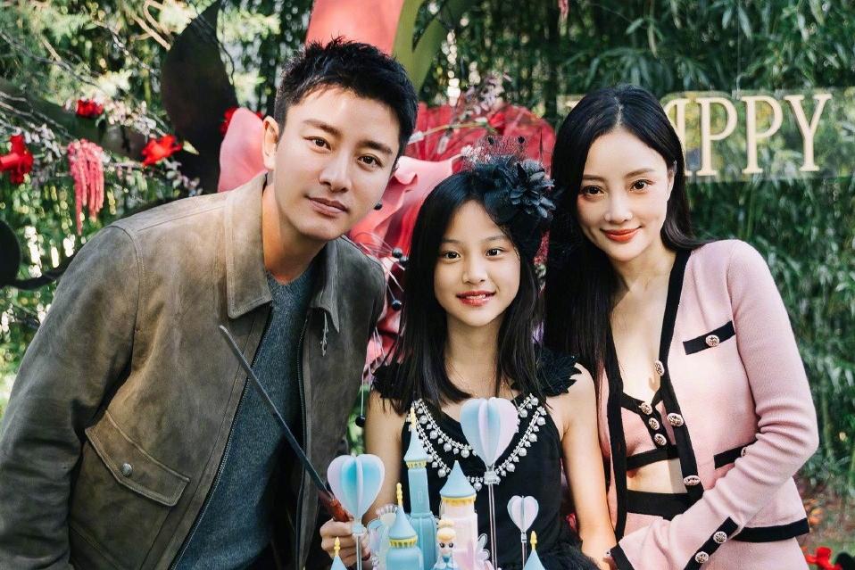 Giả Nãi Lượng bị tố hút thuốc kế bên trẻ con, chơi xấu sau lưng để hủy hoại danh tiếng của đàn em Vương Nguyên-3